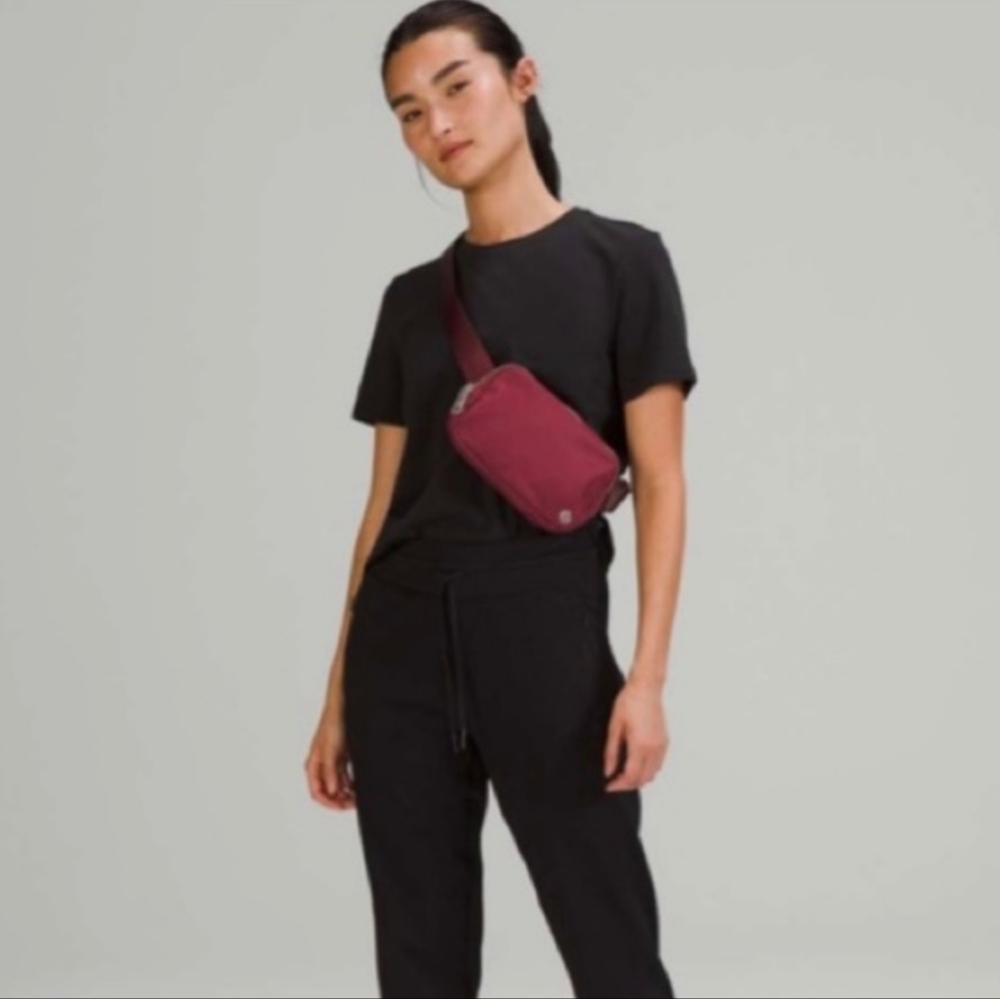 LULULEMON Everywhere Belt Bag With Long Strap 1L. Merlot - Picture 3 of 5